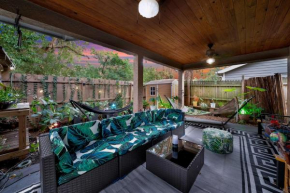 Zen Jungle House by Busch Gardens Sleeps 10 with Outdoor Games and bikes!